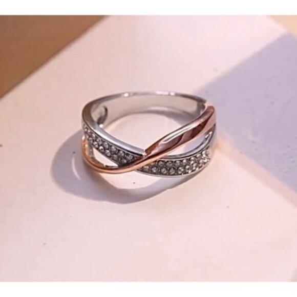 Crossover Ring Size 7 - Picture 1 of 3